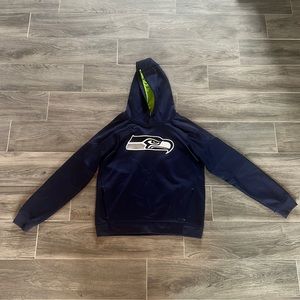Seahawks youth hoodie with pockets and logo in the front